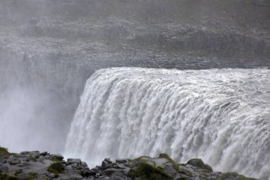 İzlanda - 30 Ağustos 2017: Dettifoss İzlanda 'nın ve tüm Avrupa, İzlanda, Avrupa' nın en güçlü şelalesi