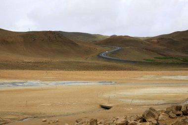 Hver / İzlanda - 30 Ağustos 2017: Namafjall dağı yakınlarındaki Hver jeotermal ve sülfür alanı, Myvatn Gölü bölgesi, İzlanda, Avrupa