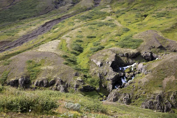 Islândia Agosto 2017 Riacho Montanhas Longo Ring Road Islândia Europa — Fotografia de Stock