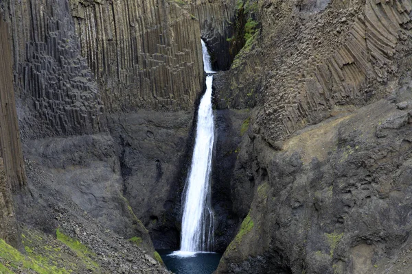 Izland 2017 Augusztus Litlanesfoss Vízesés Izlandon Bazaltoszlopaival Izlandon Európában — Stock Fotó