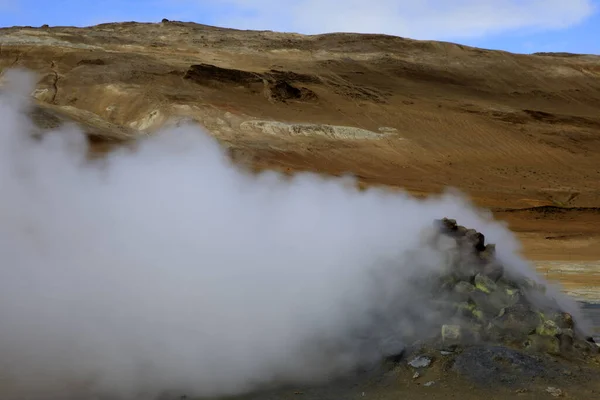 Hverir Islândia Agosto 2017 Hverir Área Geotérmica Enxofre Perto Montanha — Fotografia de Stock