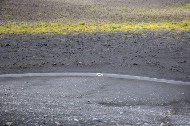 Myvatn / İzlanda - 30 Ağustos 2017: Hiverfjall volkanı kraterine giden yol, İzlanda, Avrupa