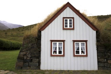 Akureyri / İzlanda - 26 Ağustos 2017: Laufas Halk Müzesi alanında tipik evler, İzlanda, Avrupa