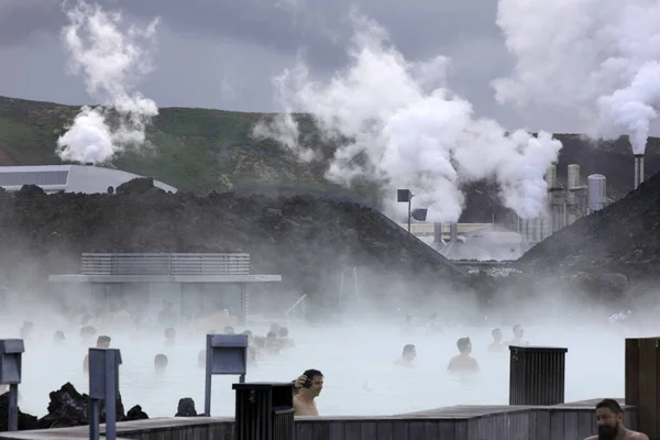 Grindavik Iceland August 2017 Tourist Relaxing Hot Water Blue Lagoon — Stock Photo, Image