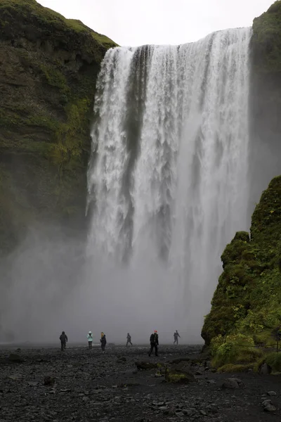 Skogafoss Islandia Agosto 2017 Hermosa Famosa Cascada Skogafoss Sur Islandia —  Fotos de Stock