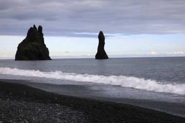 Vik / İzlanda - 15 Ağustos 2017: Vik, İzlanda, Avrupa 'daki volkanik plaj