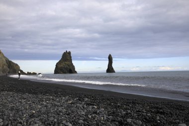 Vik / İzlanda - 15 Ağustos 2017: Vik, İzlanda, Avrupa 'daki volkanik plaj