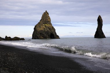 Vik / İzlanda - 15 Ağustos 2017: Vik, İzlanda, Avrupa 'daki volkanik plaj