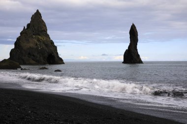 Vik / İzlanda - 15 Ağustos 2017: Vik, İzlanda, Avrupa 'daki volkanik plaj