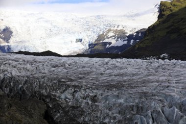Skaftafell / İzlanda - 18 Ağustos 2017: Skaftafellsjokull buzul görüntüsü buz oluşumu, İzlanda, Avrupa