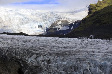 Skaftafell / İzlanda - 18 Ağustos 2017: Skaftafellsjokull buzul görüntüsü buz oluşumu, İzlanda, Avrupa