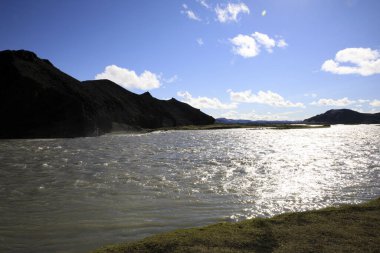 Landmannalaugar / İzlanda - 15 Ağustos 2017: İzlanda, İzlanda yakınlarındaki bir nehir 