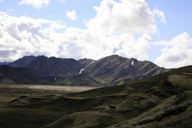 Landmannalaugar / İzlanda - 15 Ağustos 2017: Landmannalaugar Parkı yakınlarındaki dağlar, İzlanda, Avrupa 