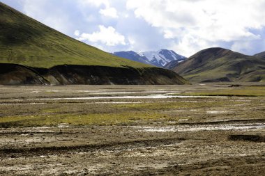 Landmannalaugar / İzlanda - 15 Ağustos 2017: Landmannalaugar Parkı yakınlarındaki dağlar, İzlanda, Avrupa 