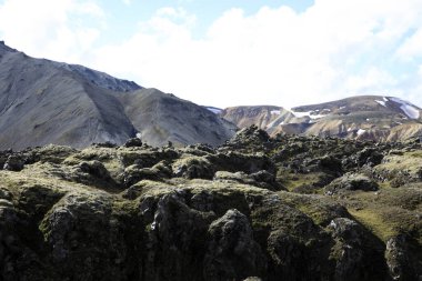 Landmannalaugar / İzlanda - 15 Ağustos 2017: Landmannalaugar parkında renkli dağlar, İzlanda, Avrupa 