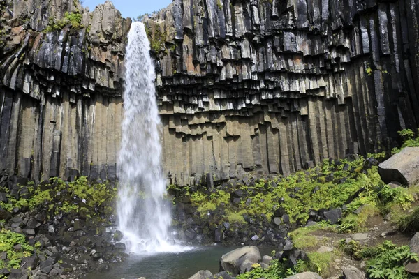 Skaftafell Islândia Agosto 2017 Cachoeira Negra Svartifoss Parque Nacional Skaftafell — Fotografia de Stock