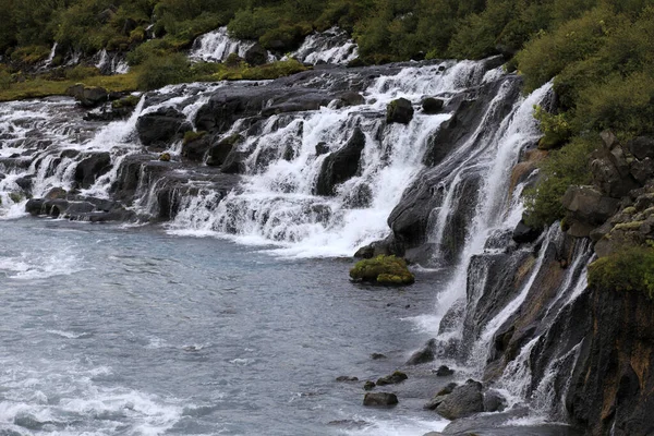 Hraunfossar Ισλανδία Αυγούστου 2017 Καταρράκτες Hraunfossar Που Σχηματίζονται Από Ρυάκια — Φωτογραφία Αρχείου