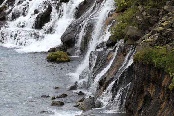 Hraunfossar Ισλανδία Αυγούστου 2017 Καταρράκτες Hraunfossar Που Σχηματίζονται Από Ρυάκια — Φωτογραφία Αρχείου