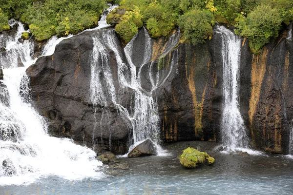 Hraunfossar Island Augusti 2017 Hraunfossar Vattenfall Som Bildas Kräldjur Som — Stockfoto