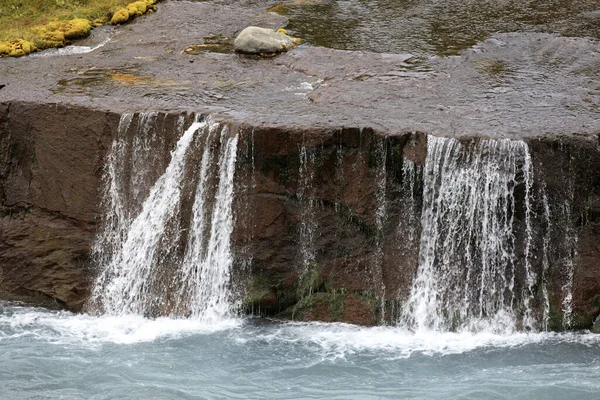 Hraunfossar Zlanda Ağustos 2017 Hraunfossar Şelaleleri Langjokul Zlanda Avrupa Bulunan — Stok fotoğraf