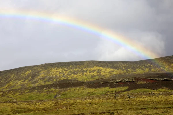 Islanda Agosto 2017 Spettacolare Arco Arcobaleno Una Collina Vicino Alla Foto Stock Royalty Free