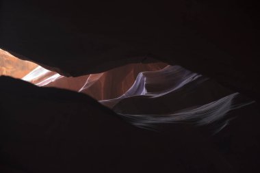 Page, Arizona / Usa - 05 Ağustos 2015: Yukarı Antilop Kanyonu içindeki kaya oluşumları, Page, Arizona, Usa