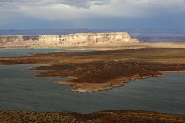 Page, Arizona / Usa - 05 Ağustos 2015: Ünlü Powell Gölü Panoramik Manzara, Page, Arizona, Usa