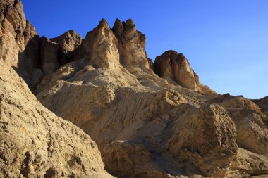 Kaliforniya / Usa - 22 Ağustos 2015: Ölüm Vadisi Ulusal Parkı 'ndaki Golden Canyon manzarası, Usa