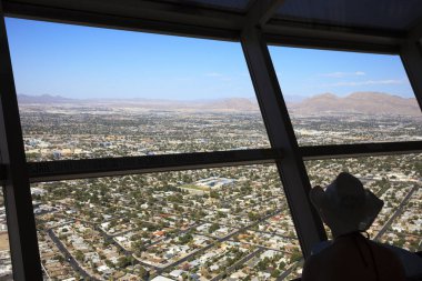 Las Vegas, Nevada / Usa - 27 Ağustos 2015: Las Vegas, Nevada, Usa 'daki Stratoshere Hotel' in tepesinden görüntü