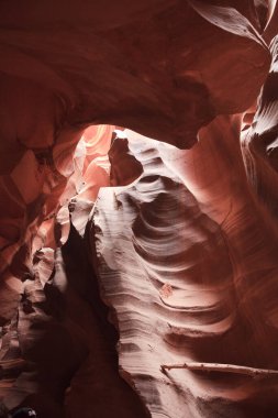 Page, Arizona / Usa - 05 Ağustos 2015: Yukarı Antilop Kanyonu içindeki kaya oluşumları, Page, Arizona, Usa