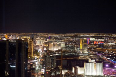 Las Vegas, Nevada / Usa - 27 Ağustos 2015: Las Vegas, Nevada, Usa 'daki Stratoshere Hotel' in tepesinden görüntü