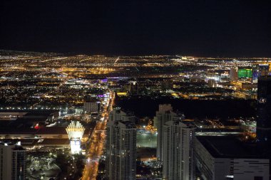 Las Vegas, Nevada / Usa - 27 Ağustos 2015: Las Vegas, Nevada, Usa 'daki Stratoshere Hotel' in tepesinden görüntü