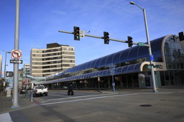 Anchorage, Alaska / Usa - 08 Ağustos 2019: Anchorage town, Anchorage, Alaska, Usa 'da tipik bir yol