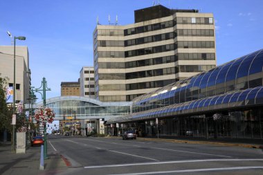 Anchorage, Alaska / Usa - 08 Ağustos 2019: Anchorage town, Anchorage, Alaska, Usa 'da tipik bir yol