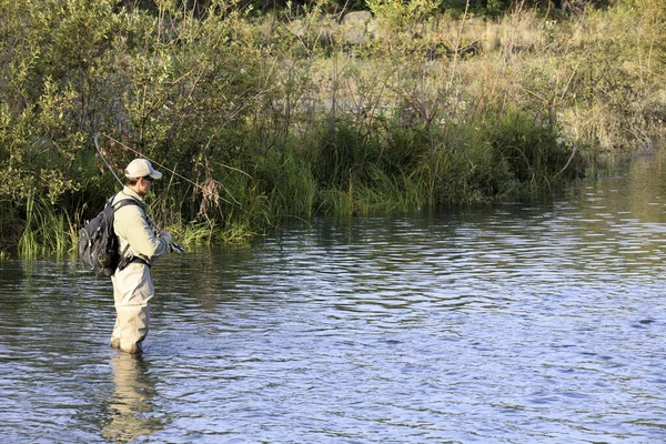 アンカレッジ アラスカ州 アメリカ 8月08 2019 アンカレッジ川の近くの漁師 アンカレッジ アラスカ州 アメリカ — ストック写真