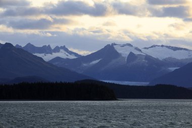 Hubbard Buzulu, Alaska / Usa - 08 Ağustos 2019: Hubbard Buzulu, Seward, Alaska, Usa yakınlarındaki gemi gezisi güvertesinden görüntü