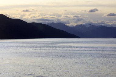 Hubbard Buzulu, Alaska / Usa - 08 Ağustos 2019: Hubbard Buzulu, Seward, Alaska, Usa yakınlarındaki gemi gezisi güvertesinden görüntü