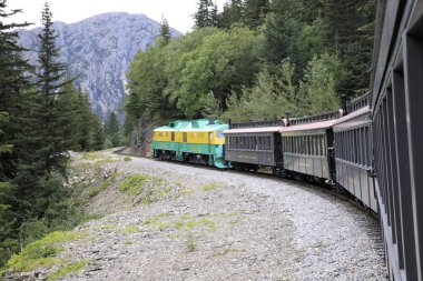 Skagway, Alaska / Usa - 10 Ağustos 2019: Beyaz geçiş treni, Skagway, Alaska, Usa
