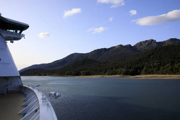 Juneau アラスカ アメリカ 2019年8月8日 アメリカ アラスカ州ジュノー近くの船クルーズデッキからの眺め — ストック写真