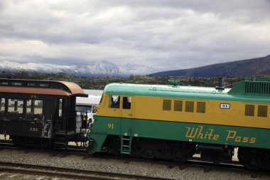 Skagway, Alaska / Usa - 10 Ağustos 2019: Beyaz geçiş treni, Skagway, Alaska, Usa