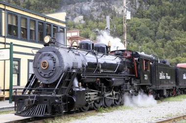 Skagway, Alaska / Usa - 12 Ağustos 2019 Skagway kasabasında eski bir buhar lokomotifi, Skagway, Alaska, Usa
