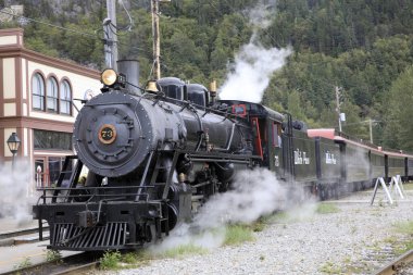 Skagway, Alaska / Usa - 12 Ağustos 2019 Skagway kasabasında eski bir buhar lokomotifi, Skagway, Alaska, Usa