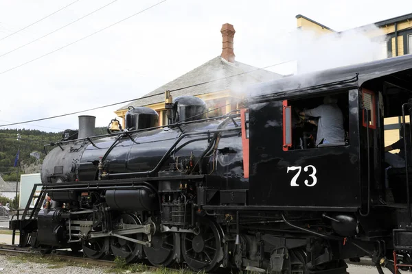 Skagway, Alaska / Usa - 12 Ağustos 2019 Skagway kasabasında eski bir buhar lokomotifi, Skagway, Alaska, Usa