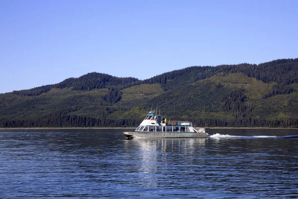 Strait Point Alaska Usa August 2019 Whale Watching Boat Strait — Stock Photo, Image