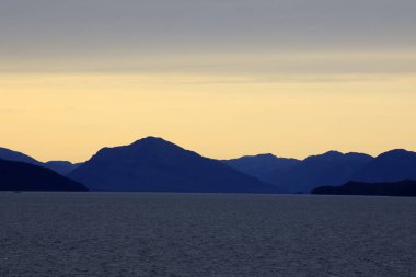 Alaska / Usa - 15 Ağustos 2019 Alaska kıyı şeridi manzaralı bir yolcu gemisi güvertesi, Alaska, Usa