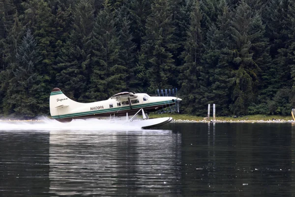 Neets Bay Alaska Usa Αυγούστου 2019 Ένα Υδροπλάνο Στο Neets — Φωτογραφία Αρχείου
