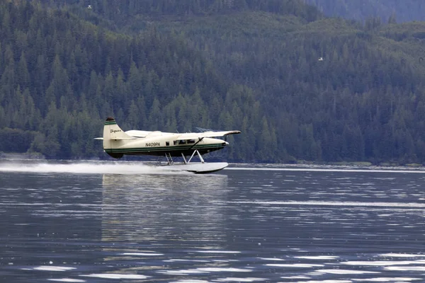 Neets Bay, Alaska / Usa - 18 Ağustos 2019: Neets Bay, Neets Bay, Alaska, Usa 'da bir deniz uçağı