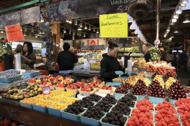 Vancouver, Amerika - 18 Ağustos 2019: Granville Adası Halk Pazarı, Vancouver, Amerika
