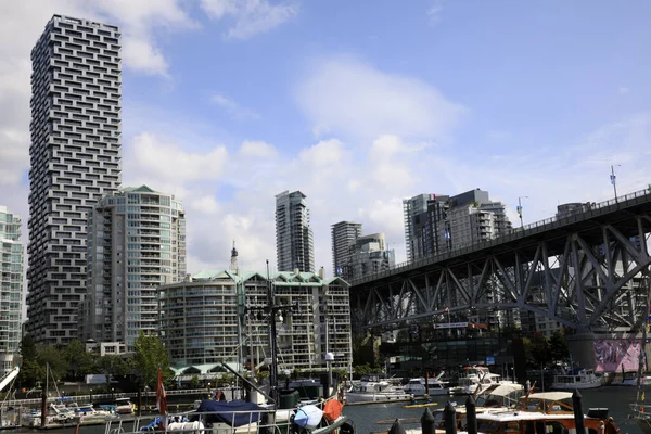 Vancouver Ameryka Sierpnia 2019 False Creek Bay Wzdłuż Mostu Granville — Zdjęcie stockowe