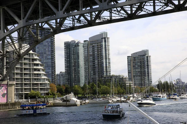 Vancouver Ameryka Sierpnia 2019 False Creek Bay Wzdłuż Mostu Granville — Zdjęcie stockowe